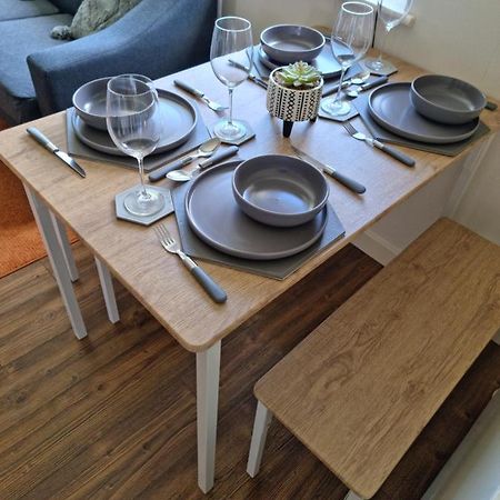 Lovely 2 Bedroom Serviced Apartment With Parking 맨스필드 외부 사진
