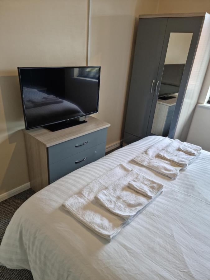 Lovely 2 Bedroom Serviced Apartment With Parking 맨스필드 외부 사진