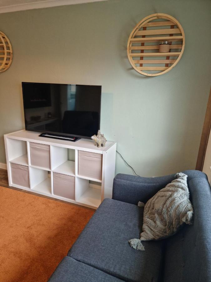 Lovely 2 Bedroom Serviced Apartment With Parking 맨스필드 외부 사진
